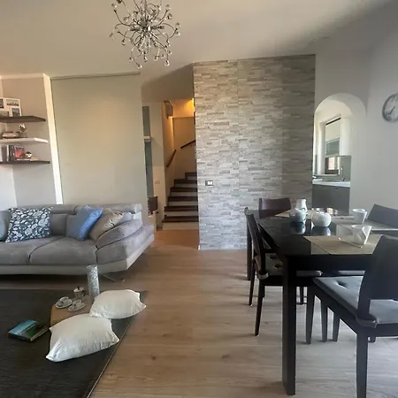 Romantic Penthouse With View Over The Umbrian Hill Appartamento Ponte Felcino